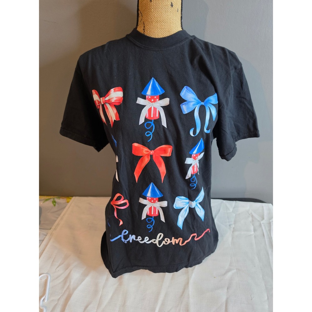 Comfort Colors Black Freedom Bows Fireworks Graphic T-Shirt Medium